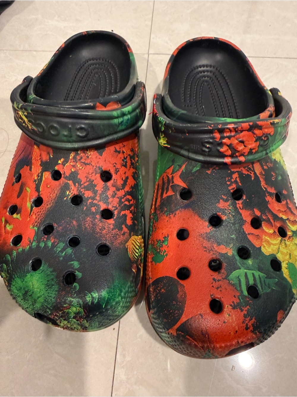 CROCS Multicolor Red Green Black Splash Clog